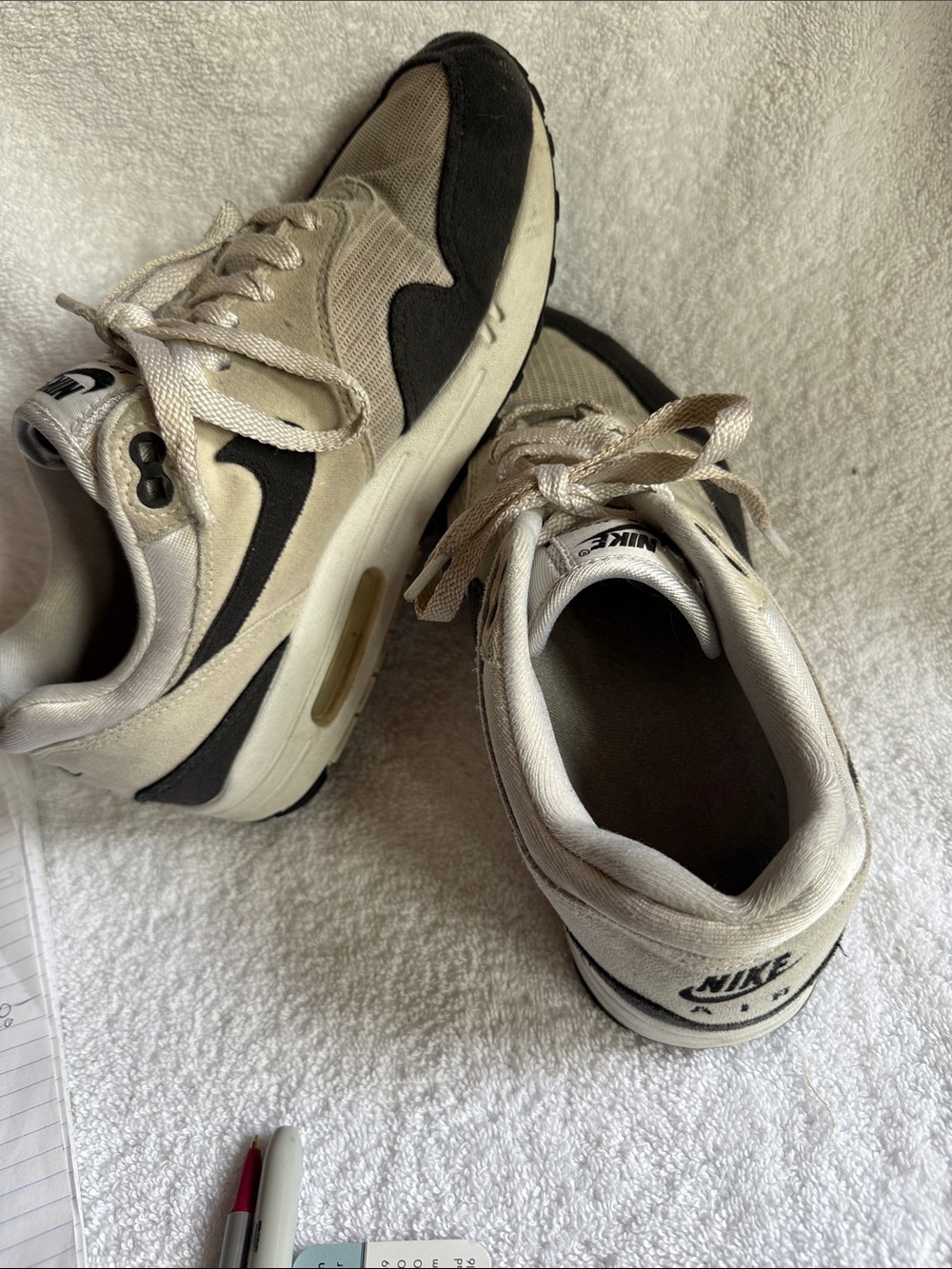 Nike Men’s Athletic Shoes in White and Black, Size 9